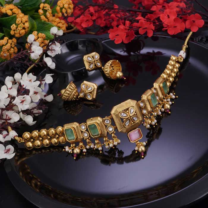 Design :- Bridal Jewelry

Material :- Copper-Brass

Stone Color :- Peach-Pink

Plating color :- Antique Gold

Products Includes:-

Earrings (Push Back),

Choker Necklace (Adjustable Thread)