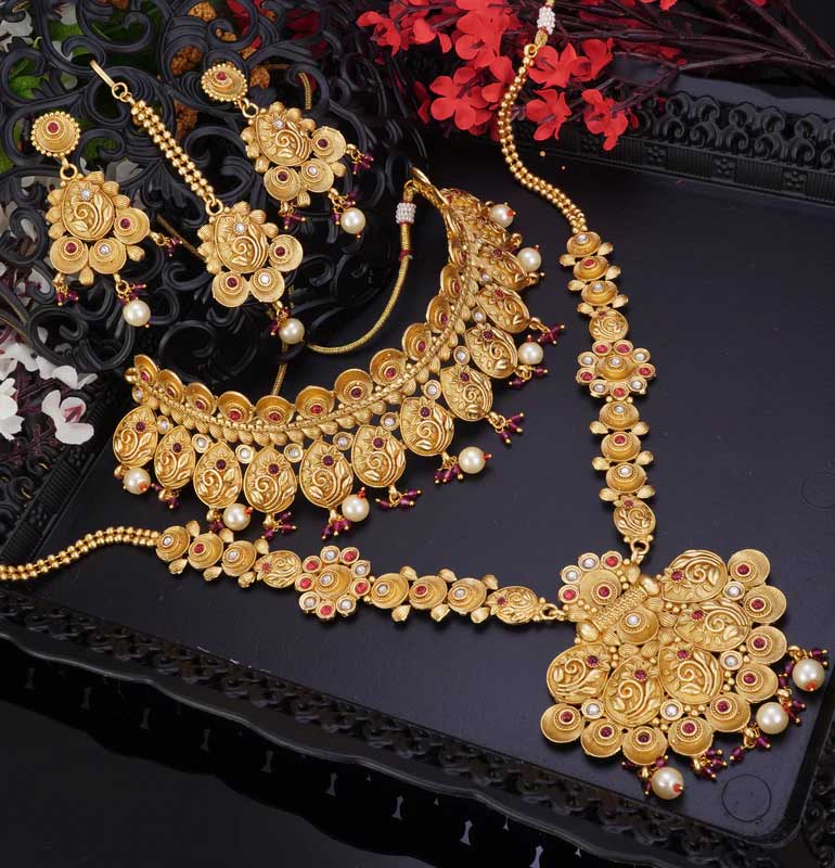 Design: Bridal Jewellery
Material: Copper-Brass
Stone Color: White-Maroon
Plating color: Antique Gold
Products Includes: Earrings (Push Back), Choker Necklace (Adjustable Thread), Rani Haar (Adjustable Thread), and Mang-Teeka (Hook)