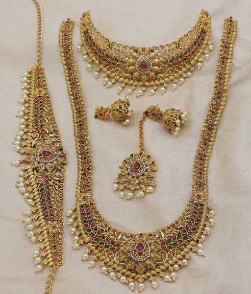 Feminine Elegant Jewellery Sets