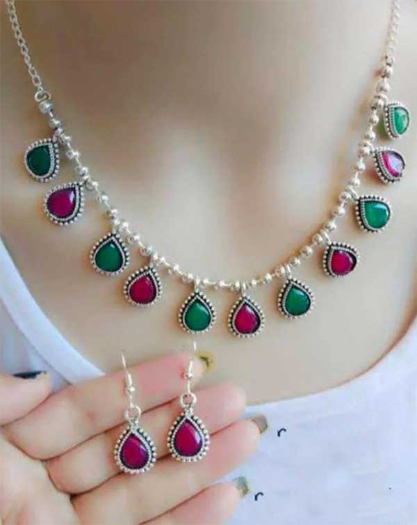 Name : Sizzling Glittering Women Jewellery Set

Plating : 1Gram Gold

Stone Type : Artificial Stones

Type : Necklace and Earrings