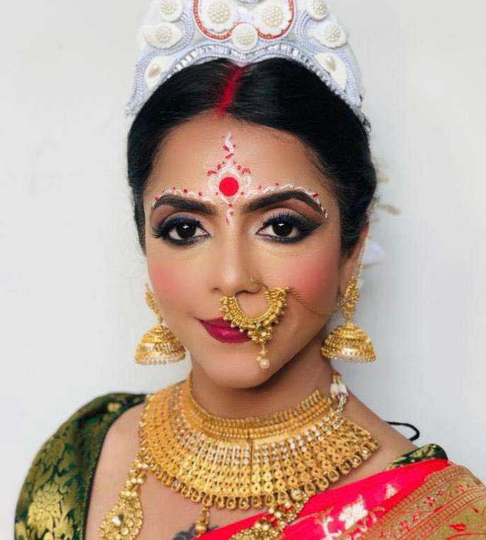 Sapna is one of the most sought after names in the Indian makeup scene.